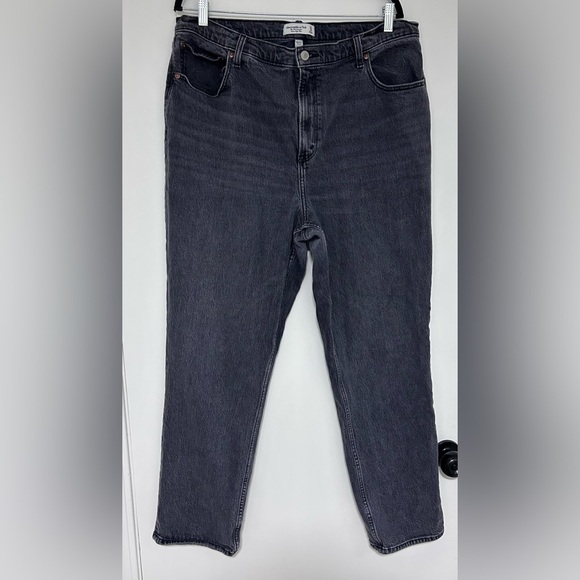⭐️ Abercrombie & Fitch 90’s Straight High Rise Curve Love Black Jeans Size 18 - Picture 1 of 7